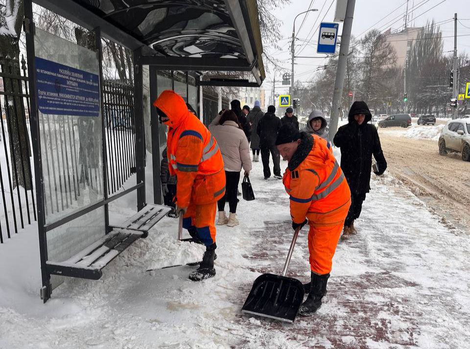 Владимир не спит! Коммунальщики круглосуточно убирают снег Владимир не спит! Коммунальщики круглосуточно убирают снег
