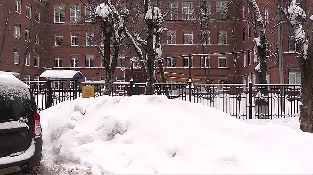 Городская прокуратура с начала зимы обнаружила более сотни нарушений, касающихся уборки снега и гололеда