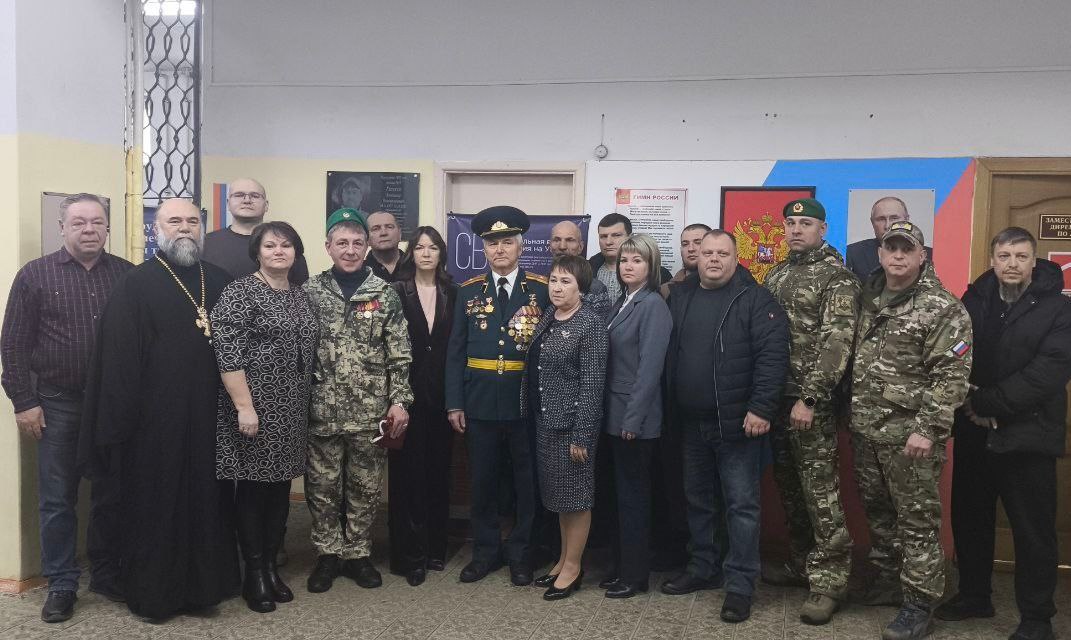 Елена Фомина: В ковровской школе №10 открыли мемориальную доску, посвящённую памяти Владимира Владимировича Галухина Елена Фомина: В ковровской школе №10 открыли мемориальную доску, посвящённую памяти Владимира Владимировича Галухина