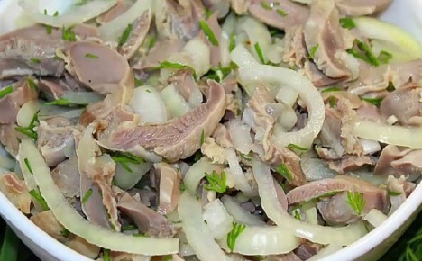 Необычный салат с историей, который покорит сердца на любом застолье