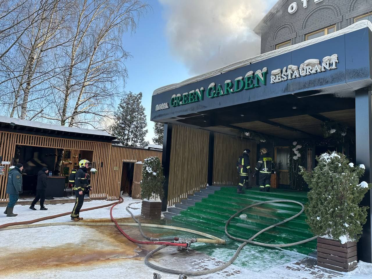 Кольчугинская межрайонная прокуратура держит на контроле установление обстоятельств возгорания, произошедшего сегодня днем в отельном комплексе Кольчугинская межрайонная прокуратура держит на контроле установление обстоятельств возгорания, произошедшего сегодня днем в отельном комплексе