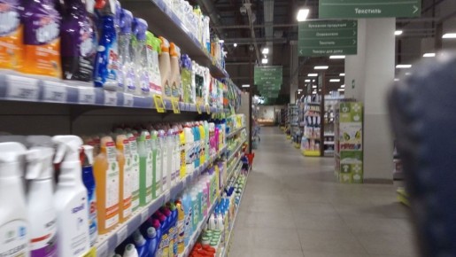 Советы по быстрому и безопасному очищению натяжных потолков