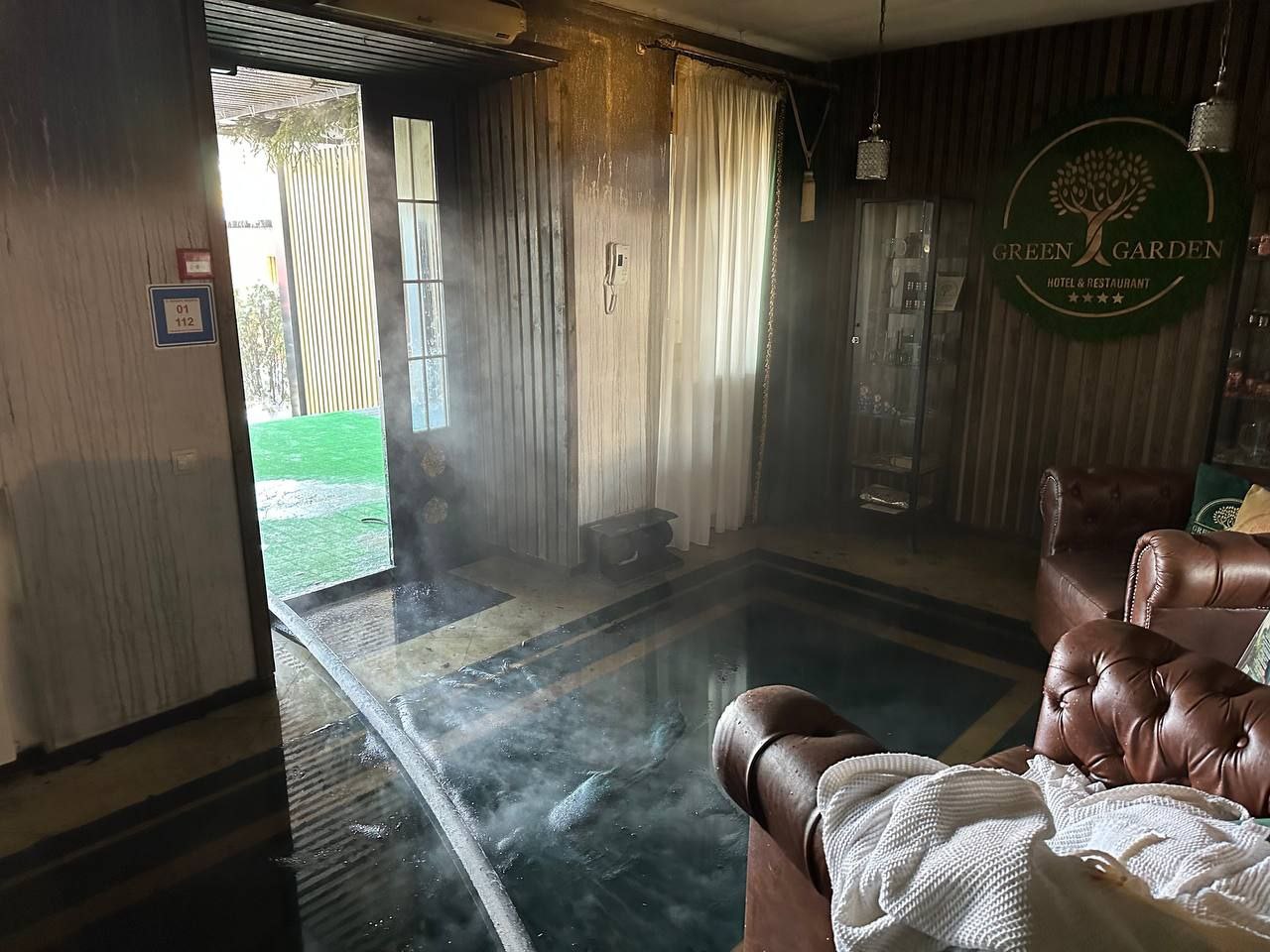 Кольчугинская межрайонная прокуратура держит на контроле установление обстоятельств возгорания, произошедшего сегодня днем в отельном комплексе