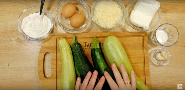 Легкая кабачковая запеканка на сковороде для всей семьи