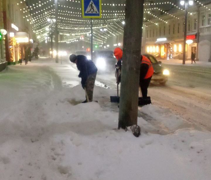 Город во власти зимы: во Владимире снегопад