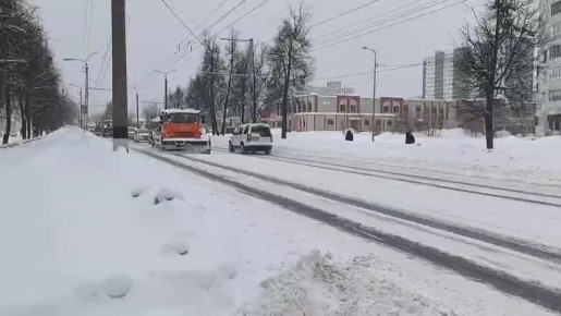 Масштабная уборка снега продолжается