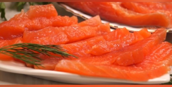 Спокойный взгляд на засолку красной рыбы и домашние мелочи повседневной кухни