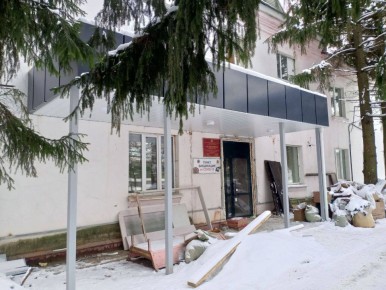 Суздальский межрайонный прокурор держит на контроле завершение работ по капитальному ремонту поликлиники в поселке Боголюбово