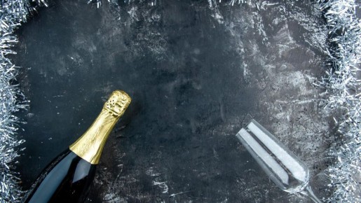 Почему не стоит охлаждать шампанское в морозилке и как избежать потерь