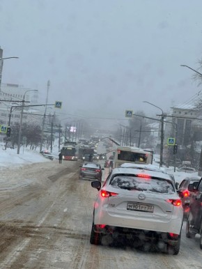 Во Владимире на Добросельской упал столб на проезжую часть