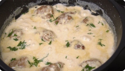 Котлеты в сливочно-сырном соусе: нежность и аромат за простые ингредиенты