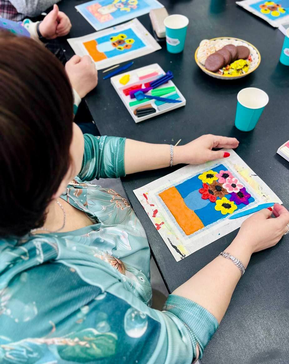 Социальные координаторы в Ковровском районе регулярно проводят встречи в рамках проекта «Ты не одна», который объединяет родных погибших воинов Социальные координаторы в Ковровском районе регулярно проводят встречи в рамках проекта «Ты не одна», который объединяет родных погибших воинов