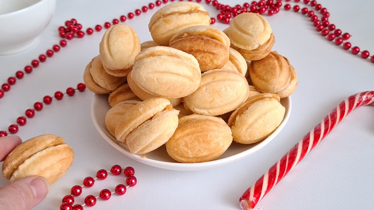 Ностальгия в каждом укусе: как готовить любимые орешки со сгущенкой