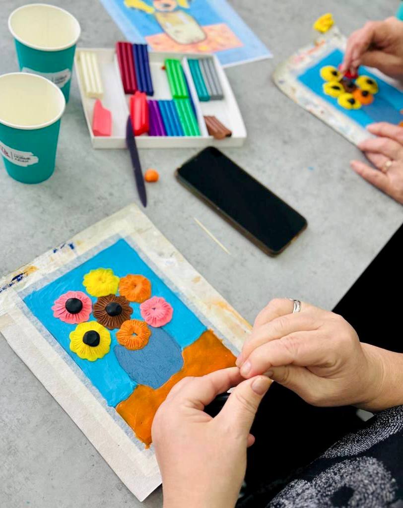 Социальные координаторы в Ковровском районе регулярно проводят встречи в рамках проекта «Ты не одна», который объединяет родных погибших воинов Социальные координаторы в Ковровском районе регулярно проводят встречи в рамках проекта «Ты не одна», который объединяет родных погибших воинов