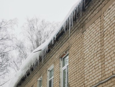 В Красной Горбатке прокурор добивается надлежащего содержания зданий образовательных учреждения в зимний период