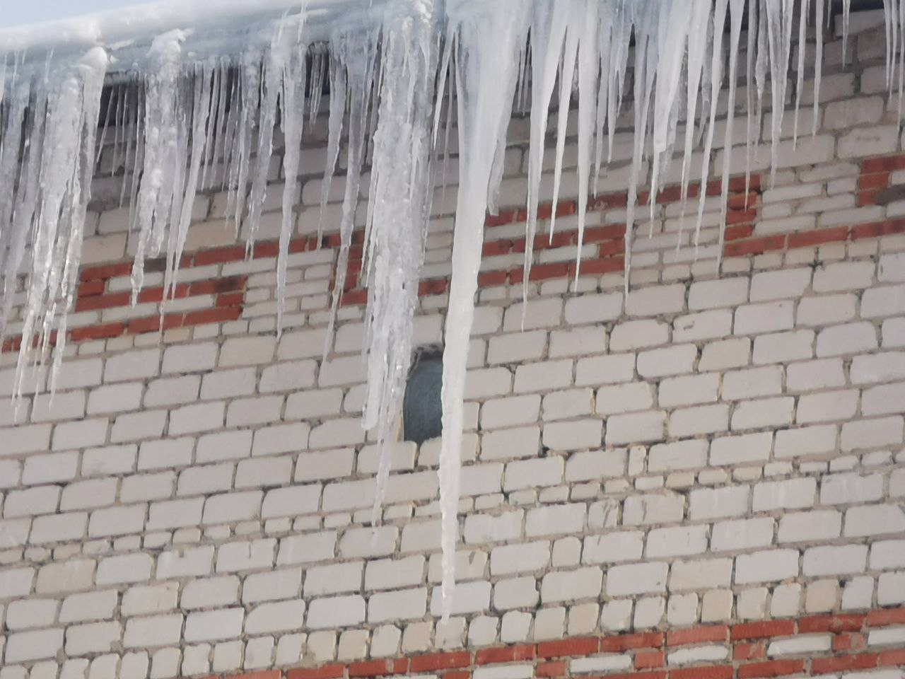 В Красной Горбатке прокурор добивается надлежащего содержания зданий образовательных учреждения в зимний период В Красной Горбатке прокурор добивается надлежащего содержания зданий образовательных учреждения в зимний период