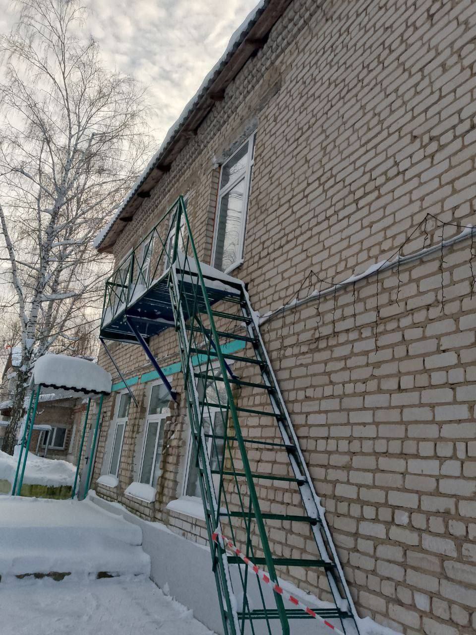 В Красной Горбатке прокурор добивается надлежащего содержания зданий образовательных учреждения в зимний период В Красной Горбатке прокурор добивается надлежащего содержания зданий образовательных учреждения в зимний период