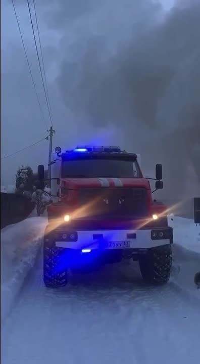 В деревне Каменец Головинского сельского поселения горит дом