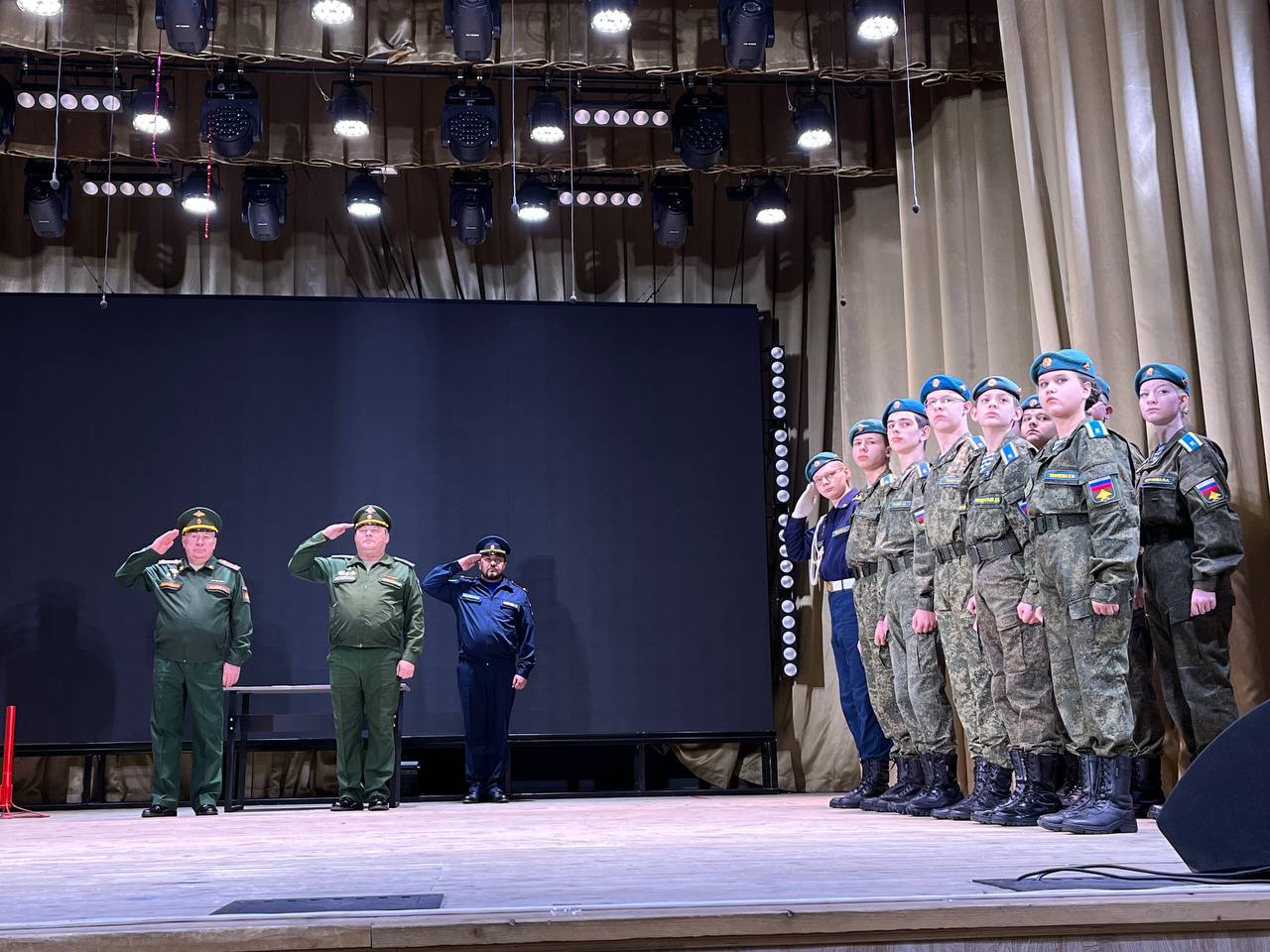 . В Киржаче заместитель прокурора Игорь Маркин принял участие в торжественном мероприятии, посвященном принятию Присяги курсантами «Школы Армии» В военно-патриотическом объединении «Школа Армии» им. В.К. Карамина состоялось... . В Киржаче заместитель прокурора Игорь Маркин принял участие в торжественном мероприятии, посвященном принятию Присяги курсантами «Школы Армии» В военно-патриотическом объединении «Школа Армии» им. В.К. Карамина состоялось...