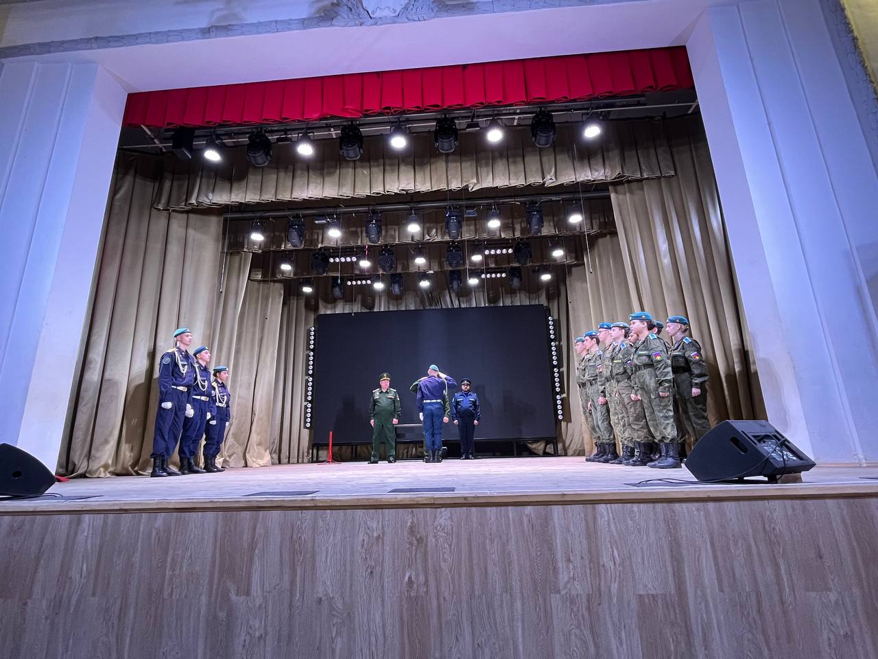 . В Киржаче заместитель прокурора Игорь Маркин принял участие в торжественном мероприятии, посвященном принятию Присяги курсантами «Школы Армии» В военно-патриотическом объединении «Школа Армии» им. В.К. Карамина состоялось... . В Киржаче заместитель прокурора Игорь Маркин принял участие в торжественном мероприятии, посвященном принятию Присяги курсантами «Школы Армии» В военно-патриотическом объединении «Школа Армии» им. В.К. Карамина состоялось...