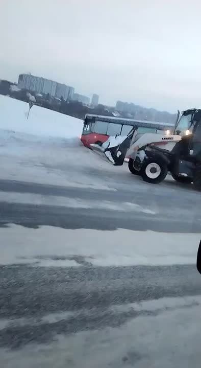 Движение после ДТП с автобусом маршрута № 53 по пути в Сновицы восстановлено