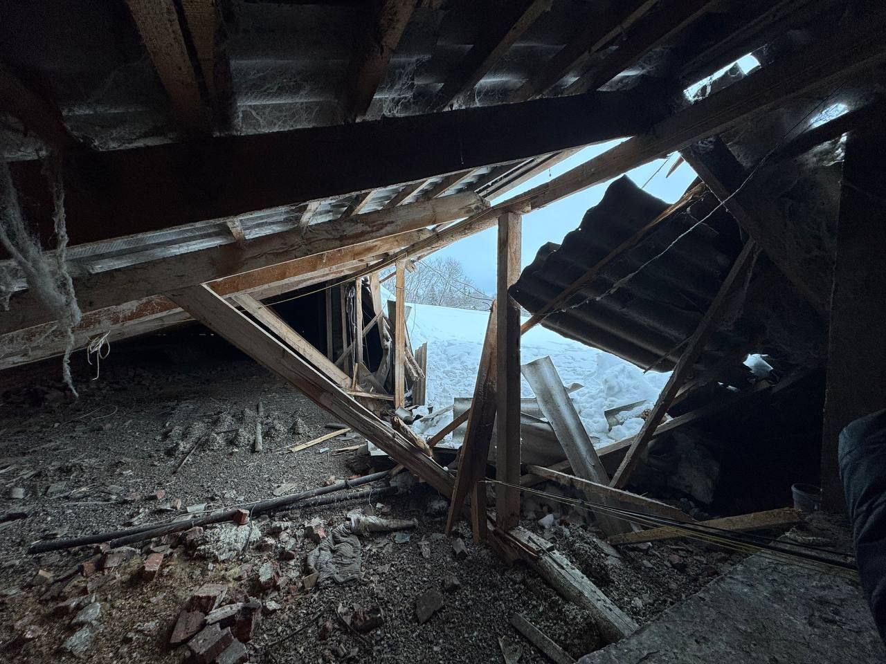 Органами прокуратуры организованы проверки по фактам обрушения крыш многоквартирных домов в городе Камешково и поселке Ставрово Органами прокуратуры организованы проверки по фактам обрушения крыш многоквартирных домов в городе Камешково и поселке Ставрово