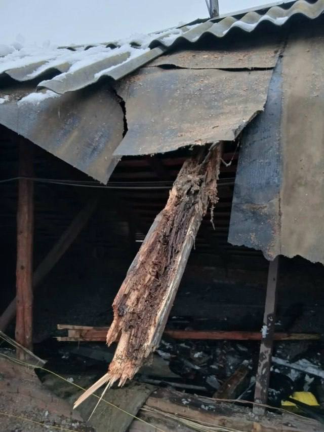 В Карабаново обрушилась крыша над шестым подъездом многоквартирного дома В Карабаново обрушилась крыша над шестым подъездом многоквартирного дома