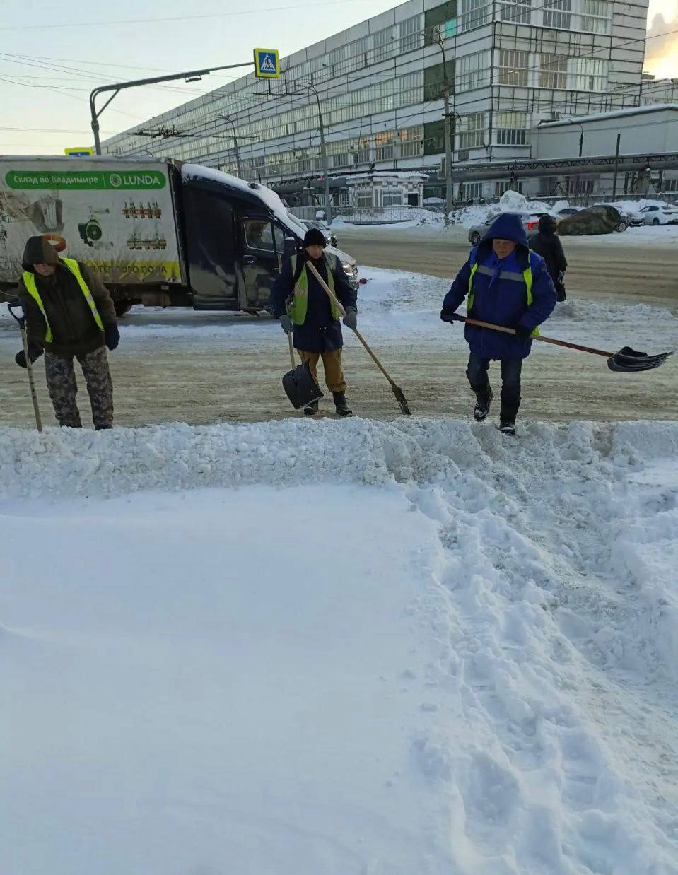 Коммунальные службы очищают Владимир после буйства метели Коммунальные службы очищают Владимир после буйства метели