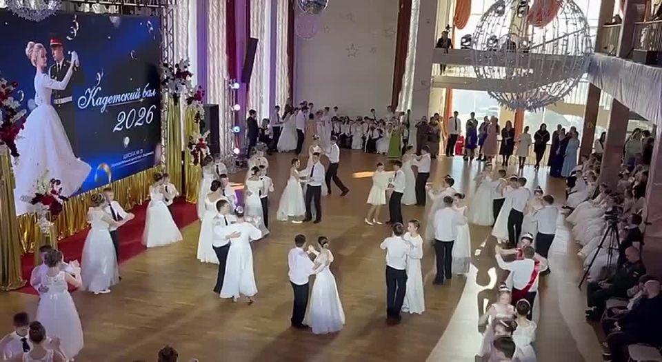 Во Владимире проходит кадетский бал