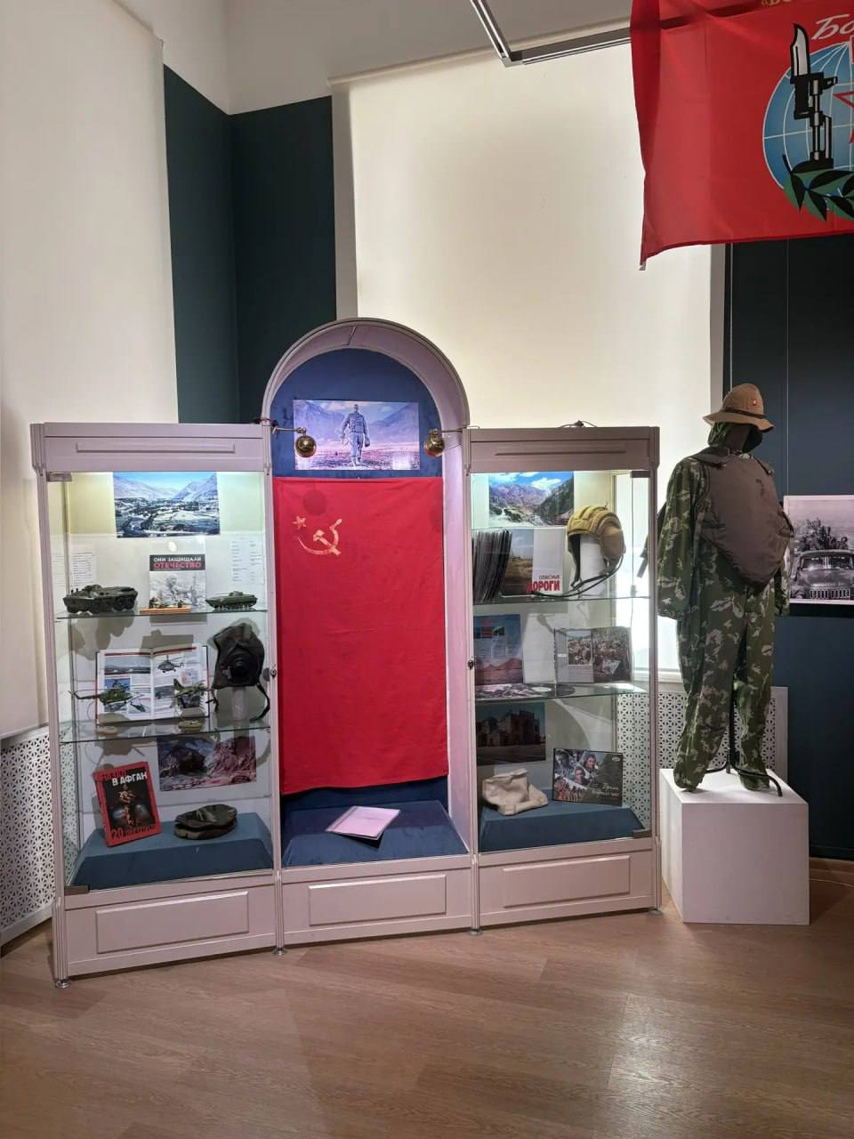 Память, застывшая в кадрах: во Владимире открылась выставка «Афганистан живёт в моей душе»