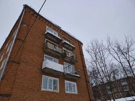 В Карабаново обрушилась крыша над шестым подъездом многоквартирного дома В Карабаново обрушилась крыша над шестым подъездом многоквартирного дома