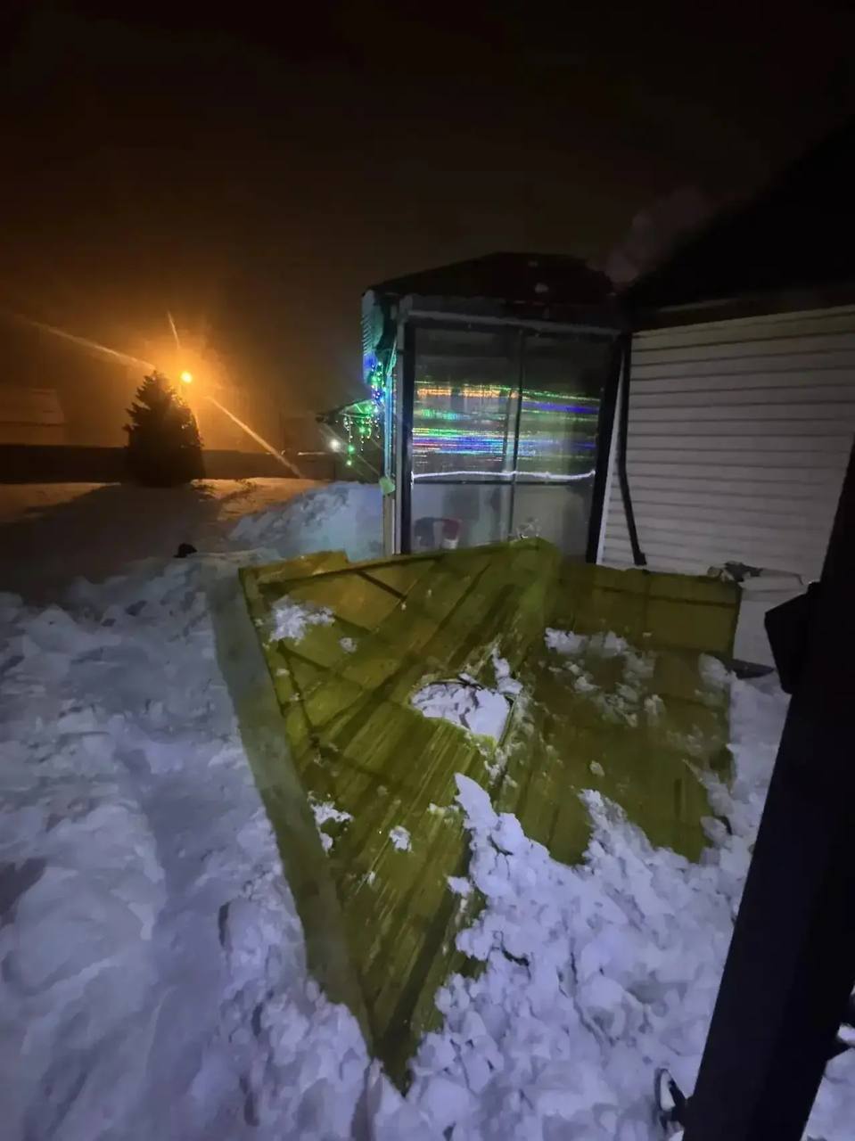 Во Владимирской области три человека погибли из-за схода снега с крыш своих домов Во Владимирской области три человека погибли из-за схода снега с крыш своих домов