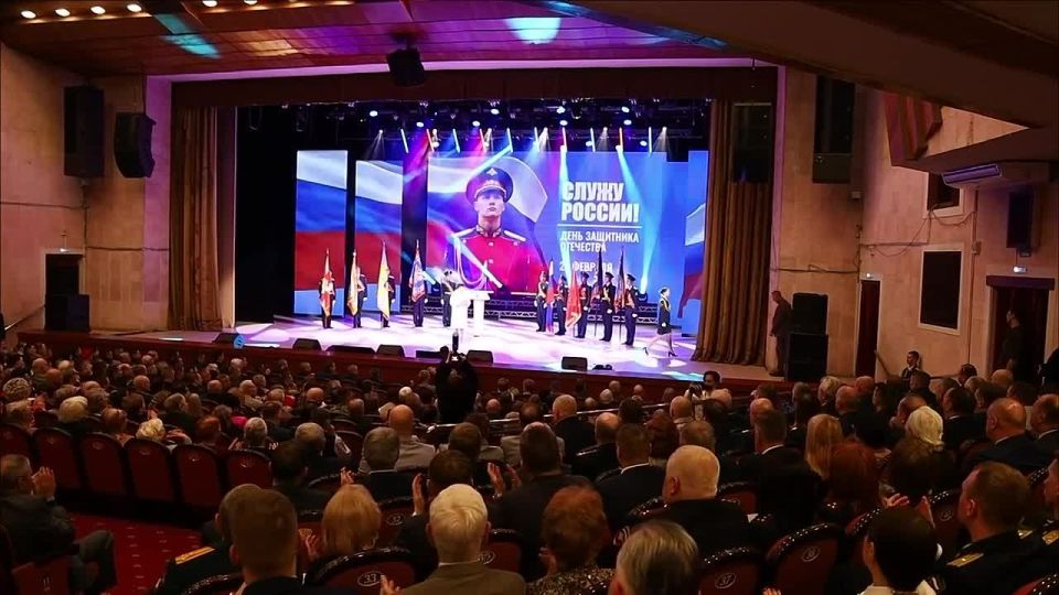 Во Владимире отметили День защитника Отечества торжественным собранием