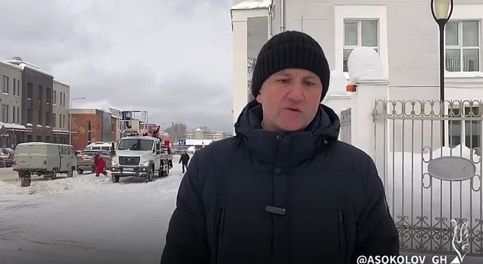 В Гусь-Хрустальном местные власти и надзорные органы взяли под особый контроль ситуацию в Детской школе искусств им. М.А. Балакирева, где на этой неделе произошло два обрушения кровли