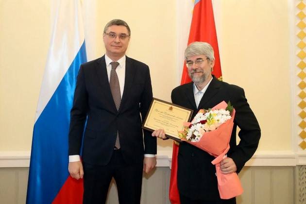 Александр Авдеев наградил журналистов по итогам областного конкурса за 2025 год Александр Авдеев наградил журналистов по итогам областного конкурса за 2025 год