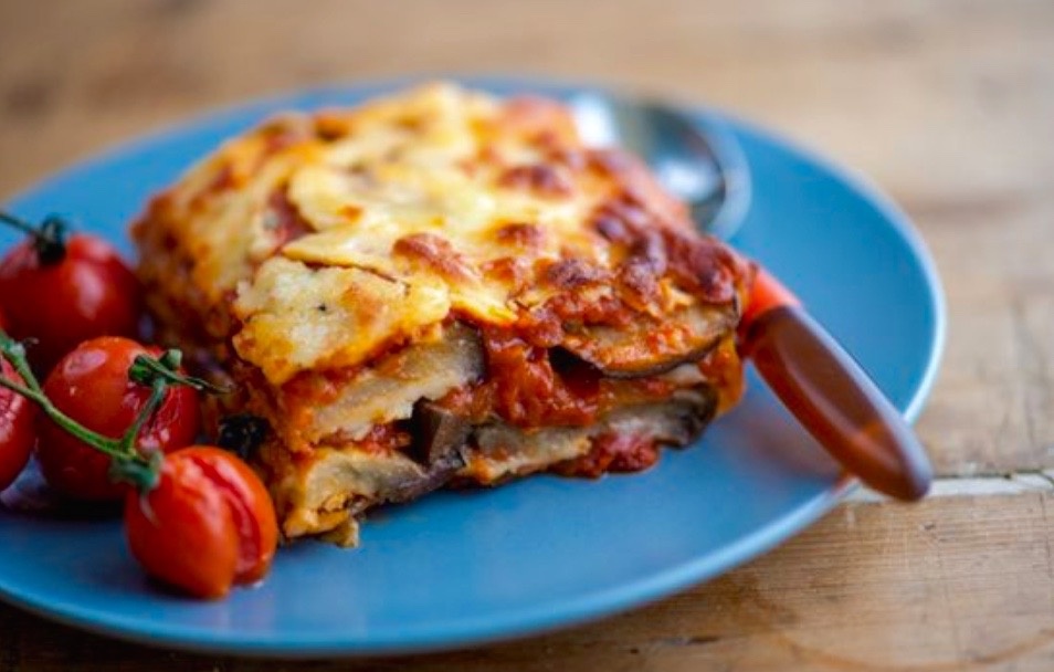 Как удивить гостей: баклажаны в захватывающих рецептах шефов