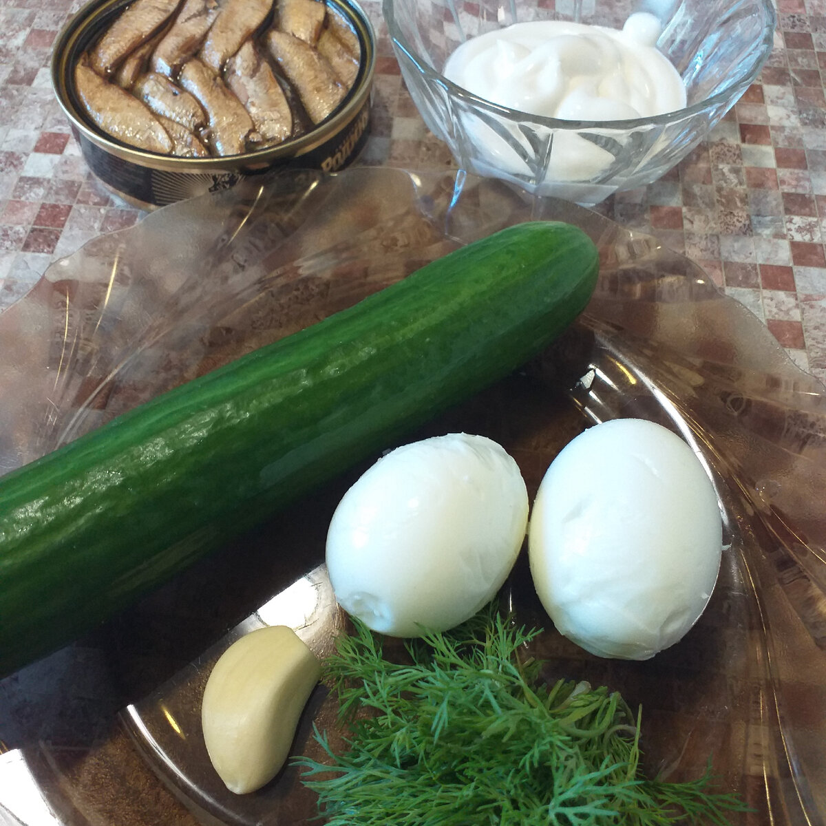 Неизменная класика: бутерброды со шпротами и свежим огурцом