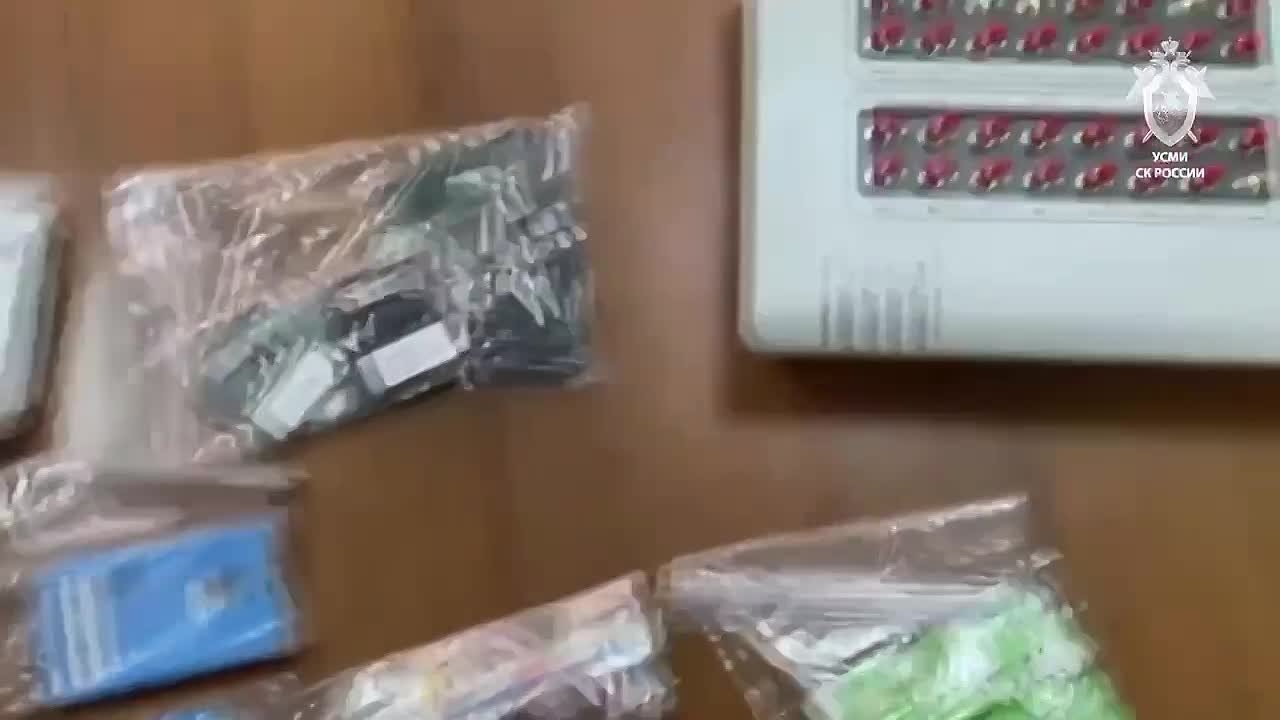 Раскрыта деятельность преступной группировки, которая организовывала работу сим-боксов для массовых телефонных атак на россиян