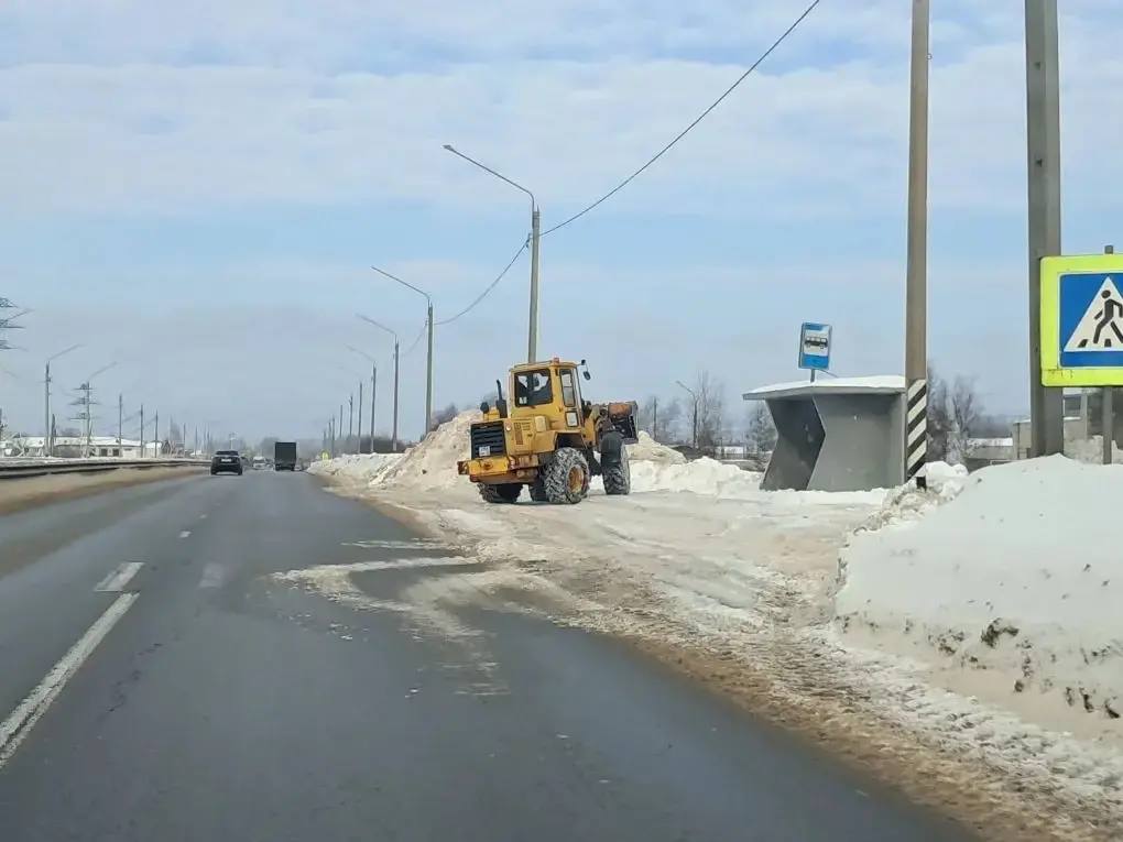Специалисты ДСУ-3 проводят ямочный ремонт на трассе М-7 «Волга» Специалисты ДСУ-3 проводят ямочный ремонт на трассе М-7 «Волга»