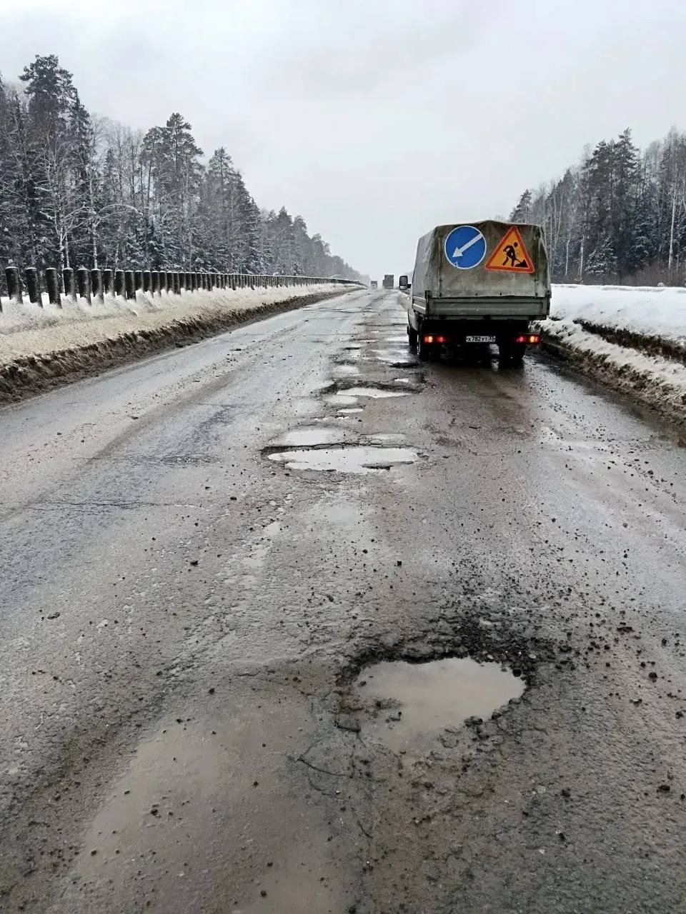 Специалисты ДСУ-3 проводят ямочный ремонт на трассе М-7 «Волга» Специалисты ДСУ-3 проводят ямочный ремонт на трассе М-7 «Волга»