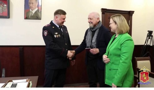 Итальянцы в России: во Владимире гражданину Италии выдали разрешение на временное проживание