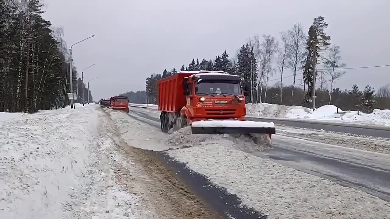 Специалисты ДСУ-3 проводят ямочный ремонт на трассе М-7 «Волга»