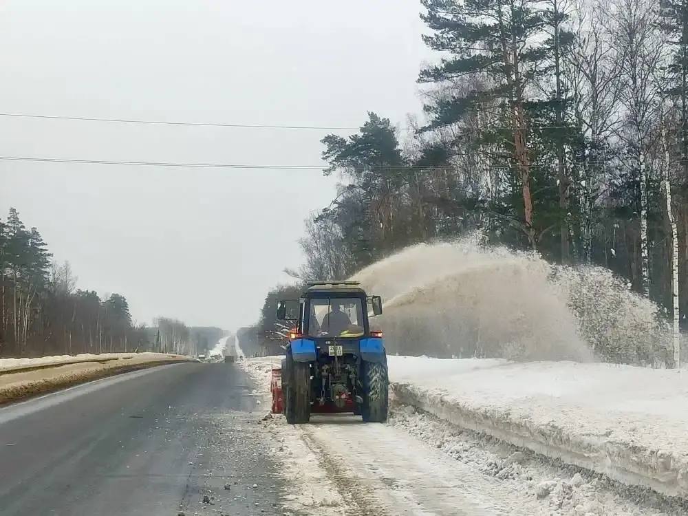 Специалисты ДСУ-3 проводят ямочный ремонт на трассе М-7 «Волга» Специалисты ДСУ-3 проводят ямочный ремонт на трассе М-7 «Волга»