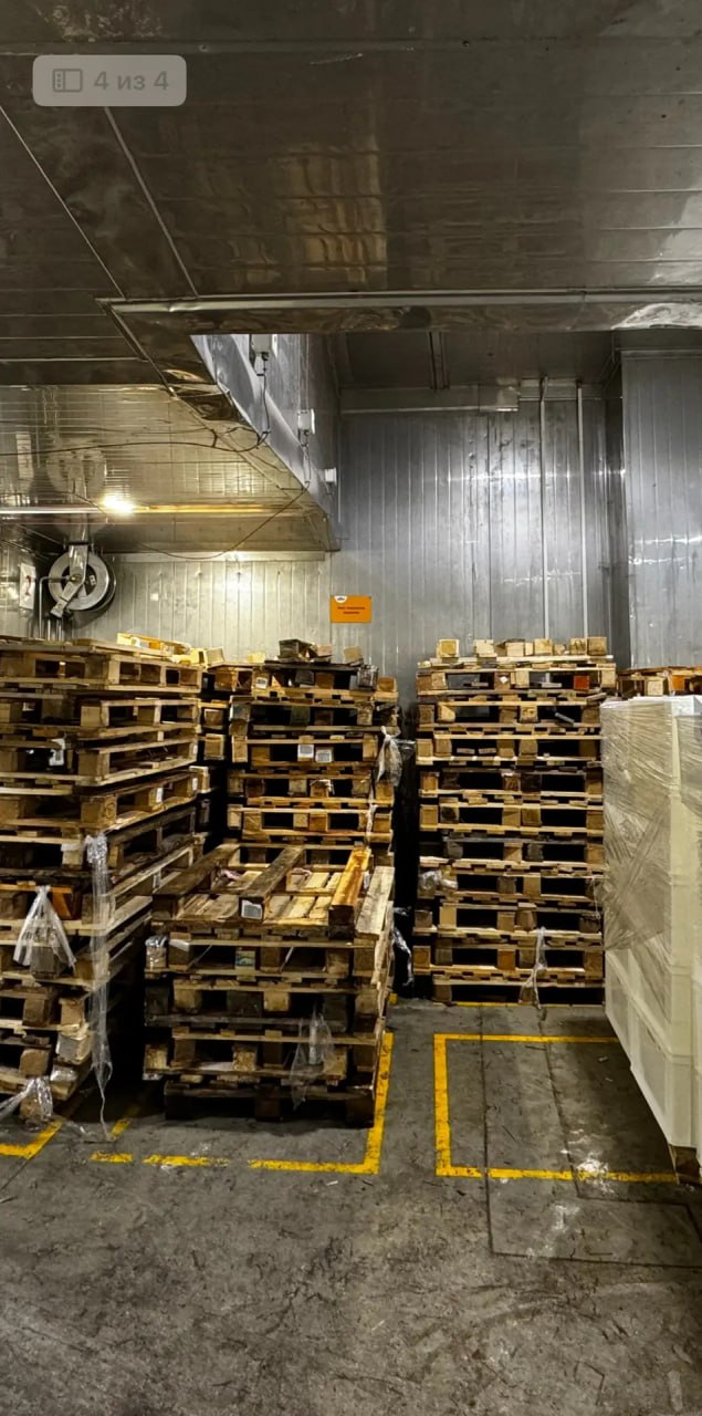 Работники крупного предприятия по производству продуктов питания и водитель грузовика обвиняются в хищении имущества со склада организации