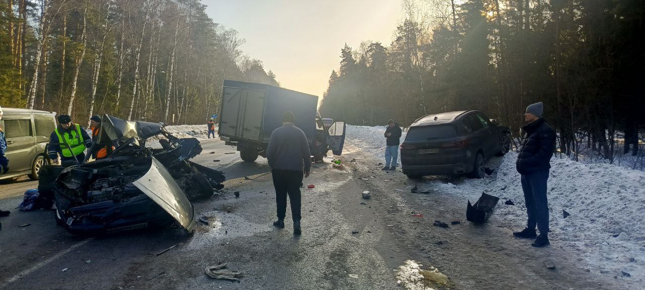 В Камешковском районе прокуратура держит на контроле установление обстоятельств дорожно-транспортного происшествия с участием четырех автомобилей В Камешковском районе прокуратура держит на контроле установление обстоятельств дорожно-транспортного происшествия с участием четырех автомобилей
