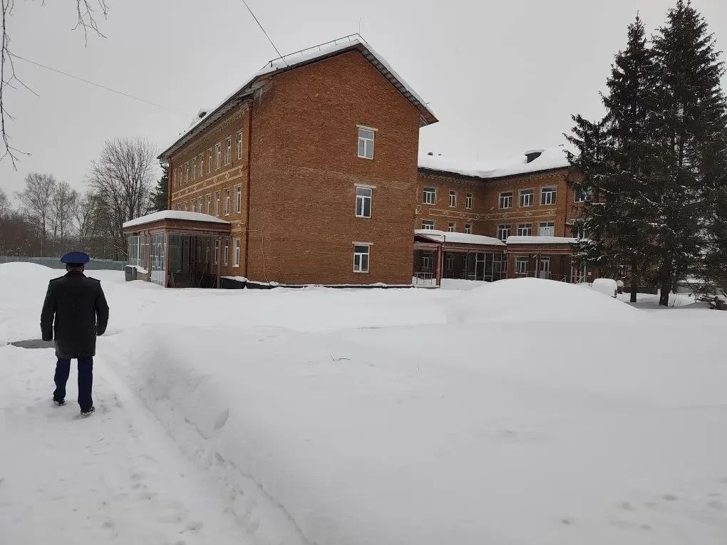 Александровская городская прокуратура контролирует завершение работ по реконструкции здания поликлиники в Карабаново Александровская городская прокуратура контролирует завершение работ по реконструкции здания поликлиники в Карабаново