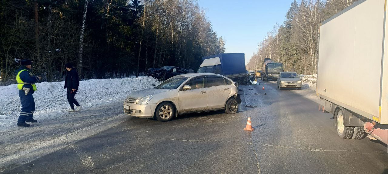 В Камешковском районе прокуратура держит на контроле установление обстоятельств дорожно-транспортного происшествия с участием четырех автомобилей В Камешковском районе прокуратура держит на контроле установление обстоятельств дорожно-транспортного происшествия с участием четырех автомобилей
