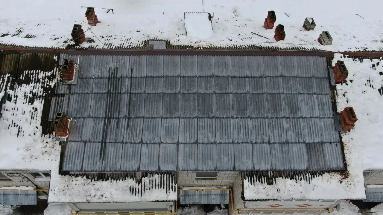 При надзорном сопровождении прокуроров в регионе продолжается восстановление обрушившихся под тяжестью снега кровель многоквартирных домов При надзорном сопровождении прокуроров в регионе продолжается восстановление обрушившихся под тяжестью снега кровель многоквартирных домов