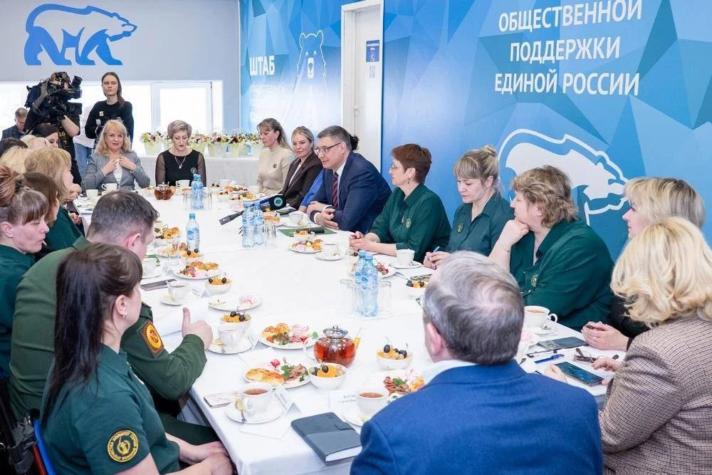 Губернатор обсудил поддержку семей участников СВО с Комитетом семей воинов Отечества