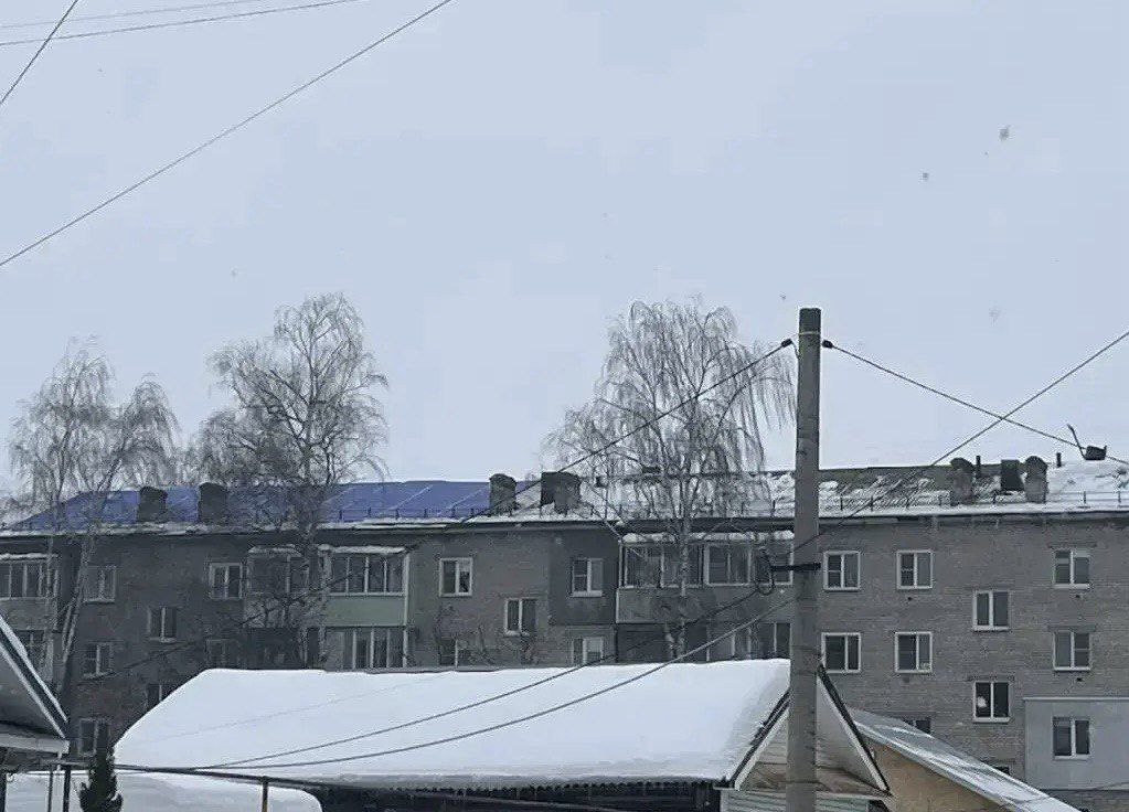 При надзорном сопровождении прокуроров в регионе продолжается восстановление обрушившихся под тяжестью снега кровель многоквартирных домов При надзорном сопровождении прокуроров в регионе продолжается восстановление обрушившихся под тяжестью снега кровель многоквартирных домов